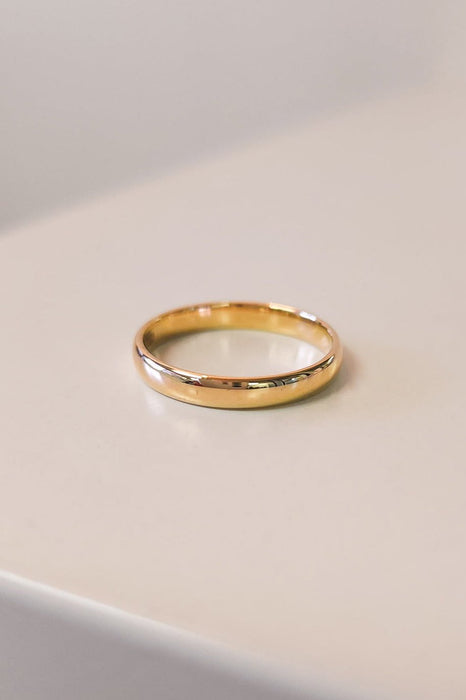 Gold Court-Shaped Gents Band