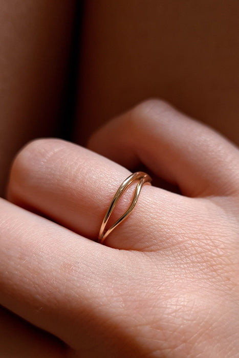 Split Curve Ring