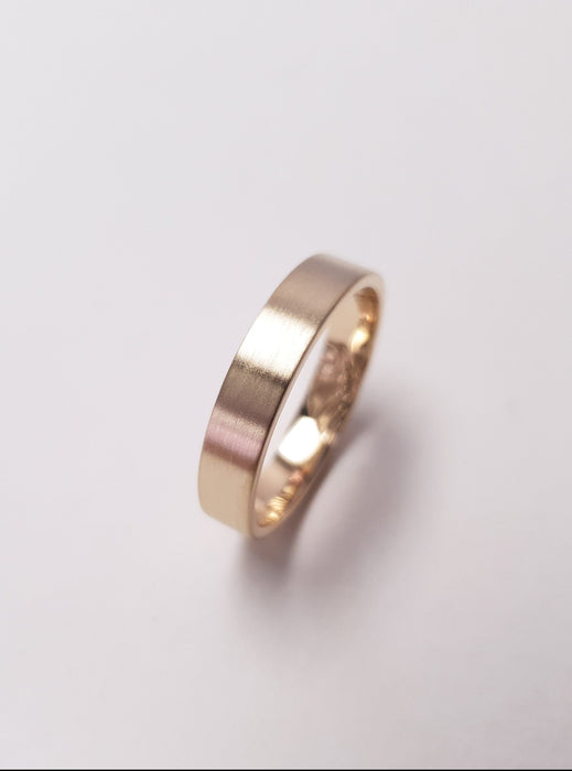 Gold Flat-Shaped Gents Band