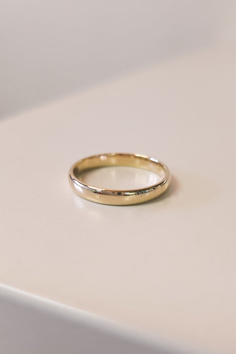 Gold Court-Shaped Gents Band